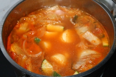 Ấm nóng ngày lạnh với công thức bò hầm và canh kimchi