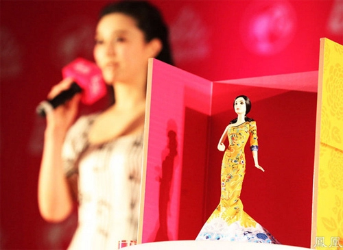 Băng phạm thích barbie phiên bản chính mình