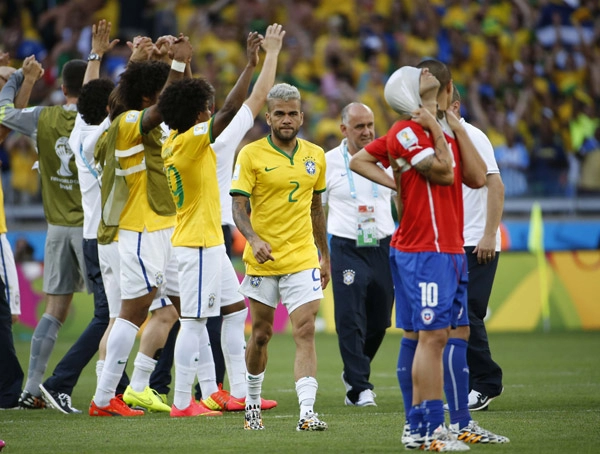 Brazil vào tứ kết sau loạt đá luân lưu cân não