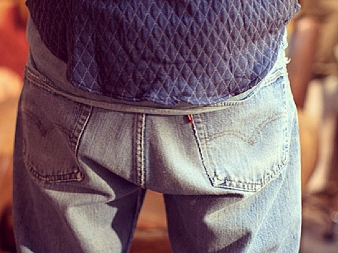Các hãng thời trang đang nới rộng túi quần jean để chứa iphone 6 plus