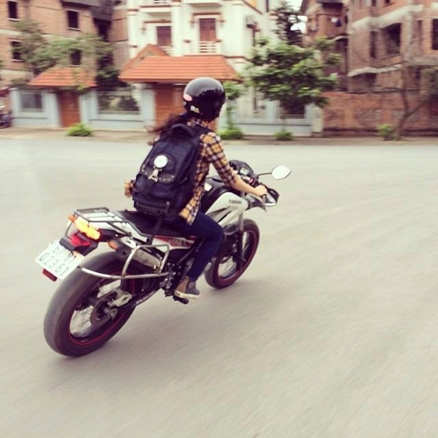 Chip bom nữ biker 9x với tình yêu dành cho xe côn tay