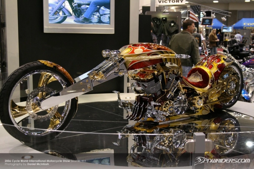 Chopper mạ vàng giá 500000 usd