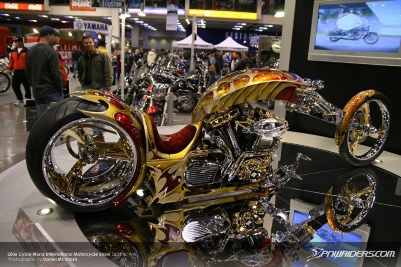 Chopper mạ vàng giá 500000 usd