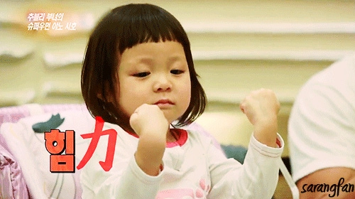 Cô bé 3 tuổi là nữ hoàng quảng cáo kbiz