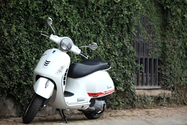 Đánh giá vespa gts super 125 - mạnh mẽ nhưng êm ái