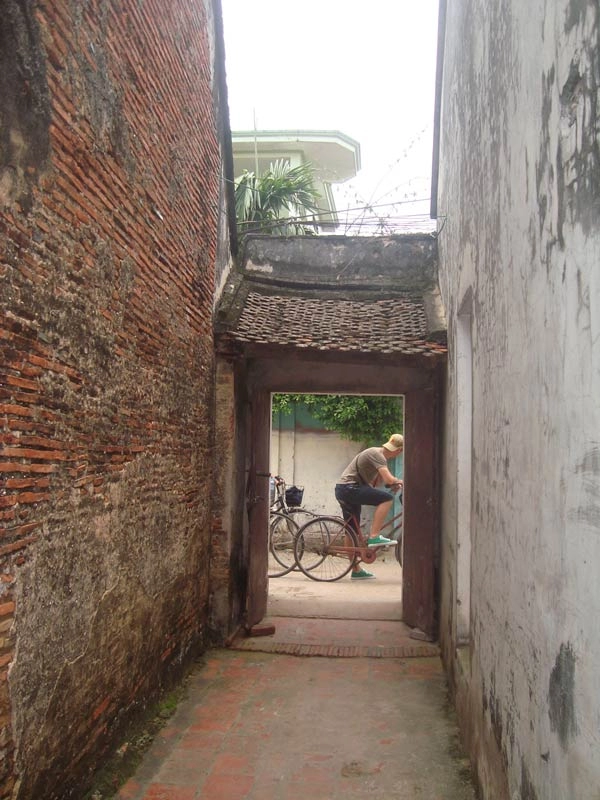 Đi thăm làng cổ đường lâm bằng xe đạp