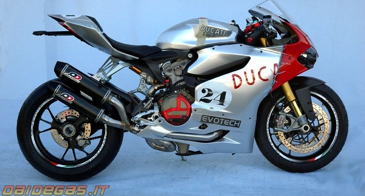 Ducati 1199 with qd exhaust