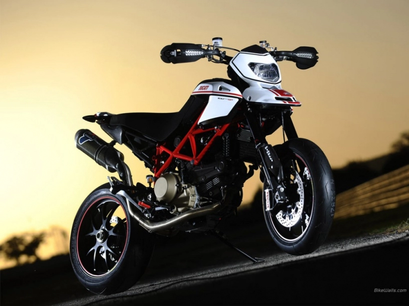 Ducati hypermotard 1100evo chú cào cào đường phố