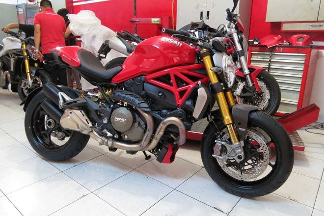 Ducati monster 1200s đầu tiên vừa về đến việt nam
