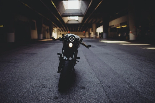 Ducati monster 750 độ hầm hố của một nữ biker viết báo