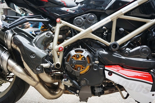 Ducati streetfighter s 1098 độ kiểng hầm hố tại việt nam