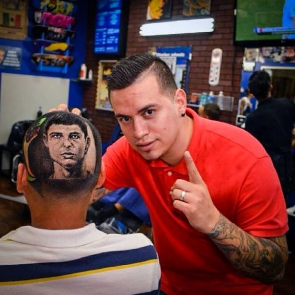 Fan cuồng mang cả ronaldo lên tóc