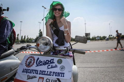 Gần 10000 chiếc vespa tham gia lễ hội vespa vespa world days 2014