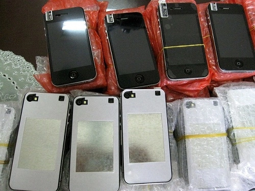 Hà nội bắt giữ lô hàng iphone bị làm nhái