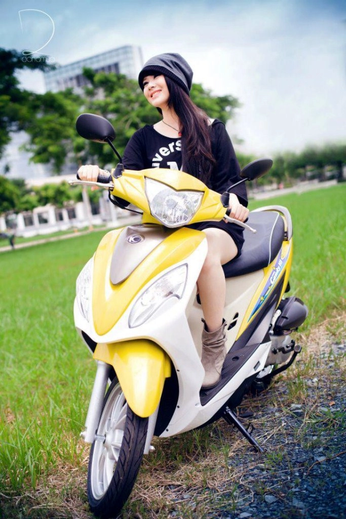 Hani nguyễn cá tính cùng xe kymco candy hi 110