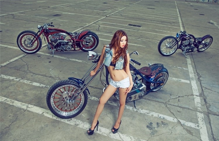 Harley davidson bén duyên cùng siêu mẫu 9x