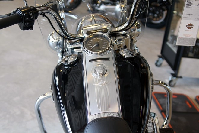 Harley-davidson road king classic 2014 với giá bán gần 1 tỷ ở việt nam