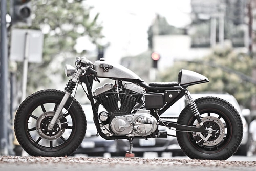 Harley-davidson sportster em cafe racer vô tình