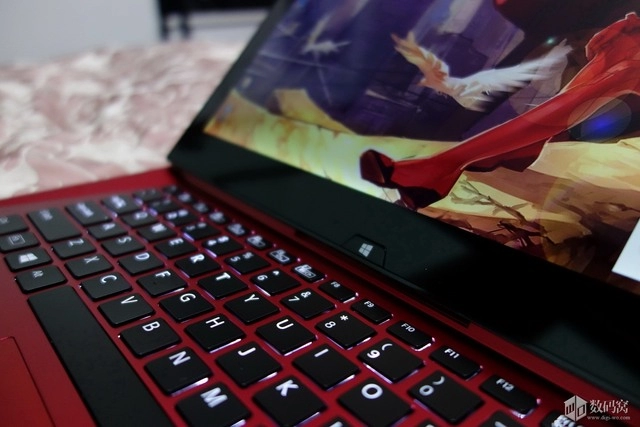 Hình ảnh mở hộp chất lượng về vaio duo 13 red edition