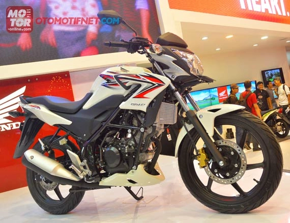 Honda cb150r streetfire phun xăng điện tử pgm-fi giá 105 triệu