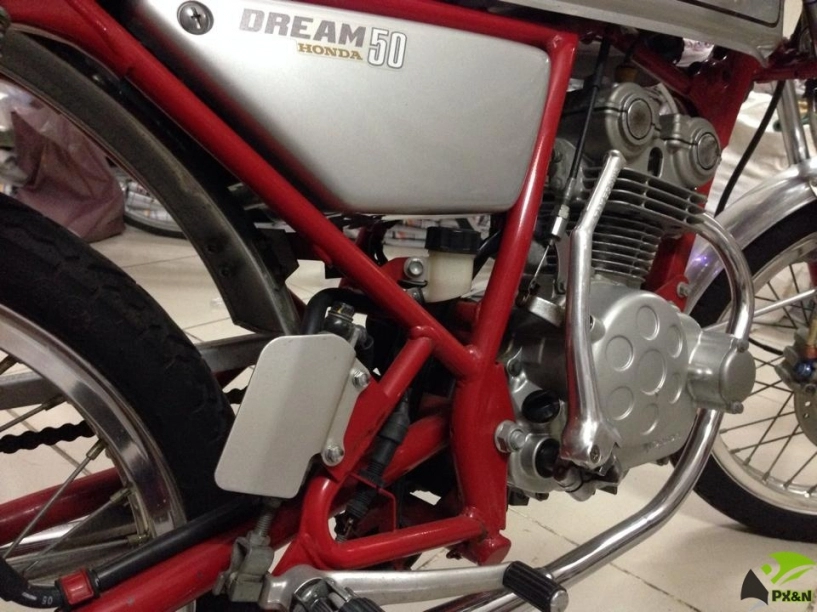 Honda dream cafe race 50cc dohc date 2004