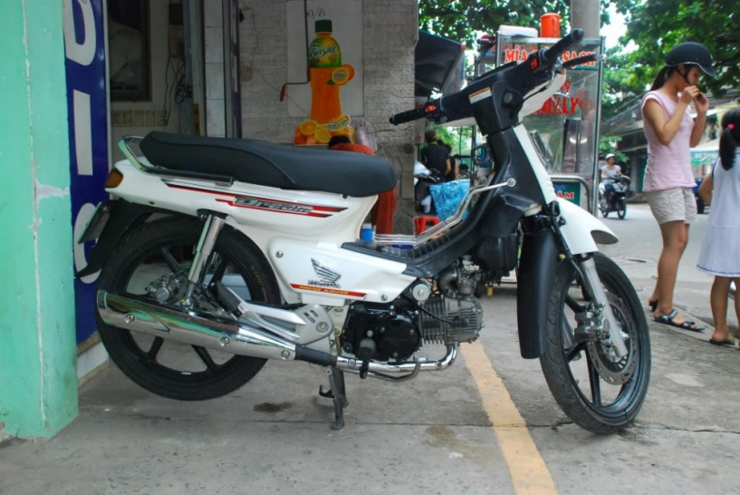 Honda dream trắng sữa độ kiểng