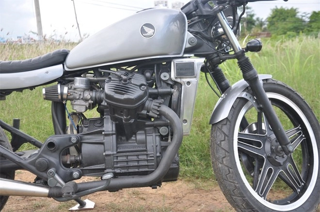 Honda gl400 cafe racer độ chất đến từng chi tiết tại sài gòn