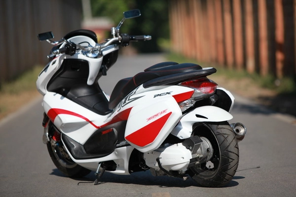 Honda pcx version nos ride it