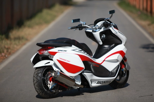 Honda pcx version nos ride it