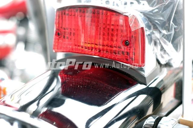 Honda rebel 250 đẹp mắt với màu đỏ dunhill tại việt nam