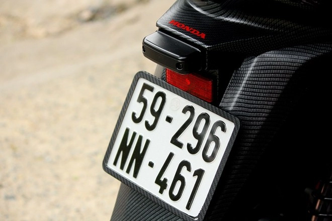 Honda sh 2012 phong cách siêu xe ferrari ở sài gòn
