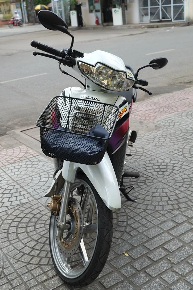Honda wave zx trắng độ phong cách thái