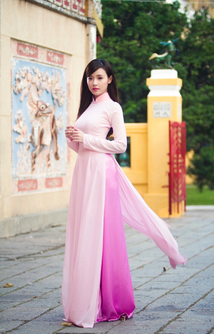 Hot girl Midu duyên dáng đi chùa đầu xuân Hot girl midu duyên dáng đi chùa đầu xuân
