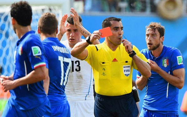 Italy 0-1 uruguay bê tông sụp đổ
