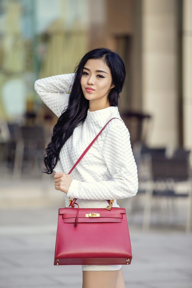 Julia hồ sang trọng với street style