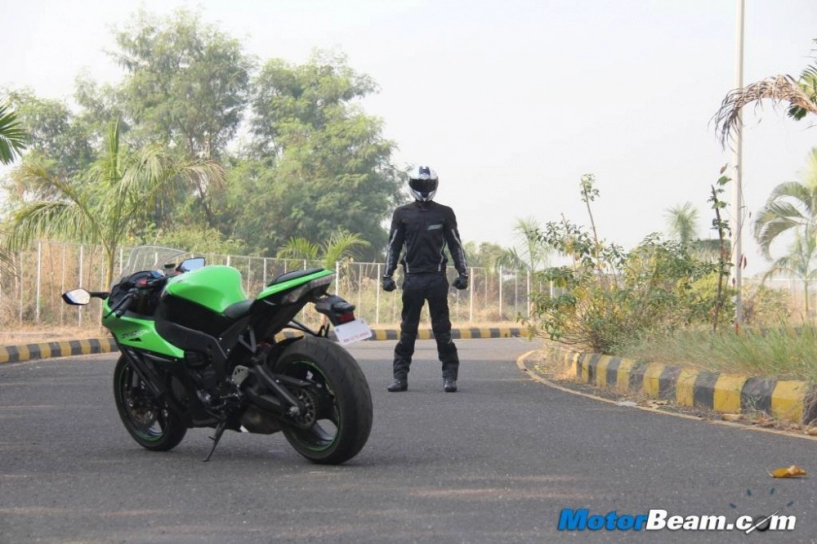 Kawasaki ninja zx-10r gã ninja thể hiện chất mạnh mẽ