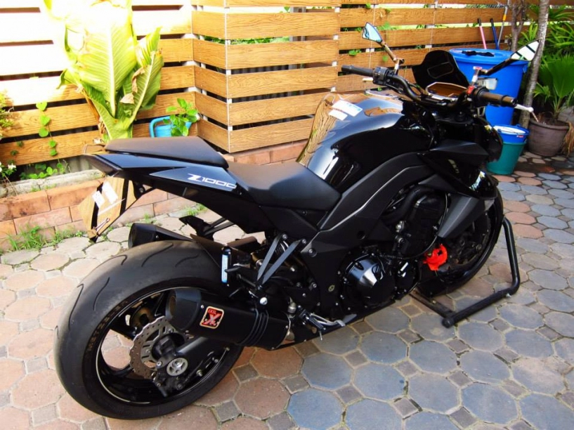 Kawasaki z1000 black version