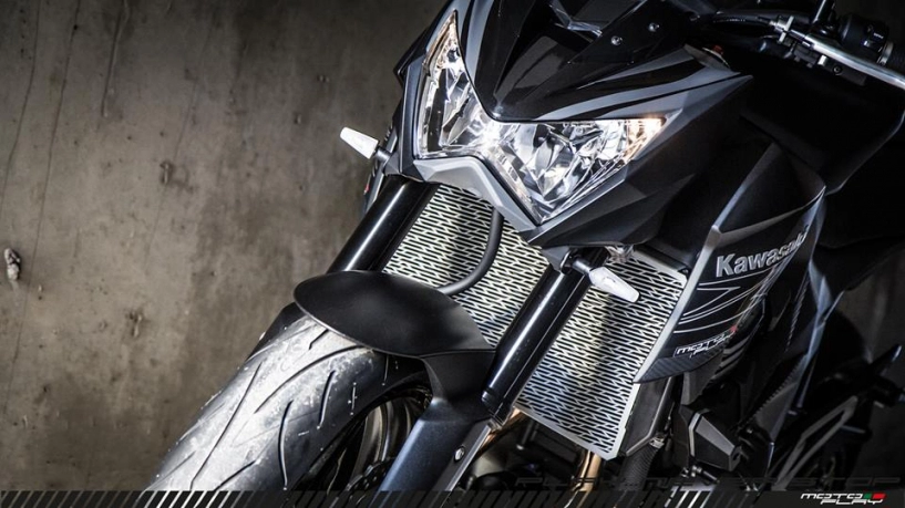 Kawasaki z800 motoplay màu đen huyền bí