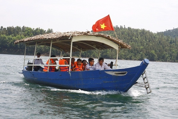 Mê hồn khi du ngoạn hồ phú ninh