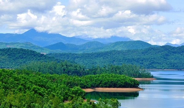 Mê hồn khi du ngoạn hồ phú ninh