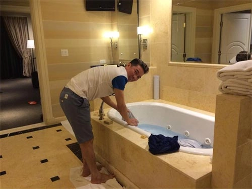 Mr đàm tự tay giặt đồ ở khách sạn las vegas