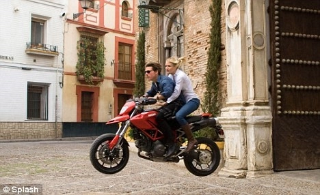 Ngắm bộ ảnh đẹp về tom cruise và ducati hypermotard