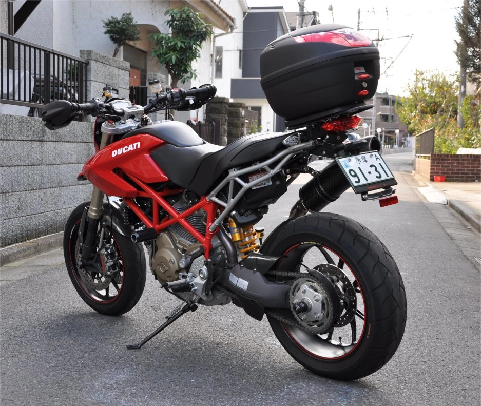 Ngắm bộ ảnh đẹp về tom cruise và ducati hypermotard