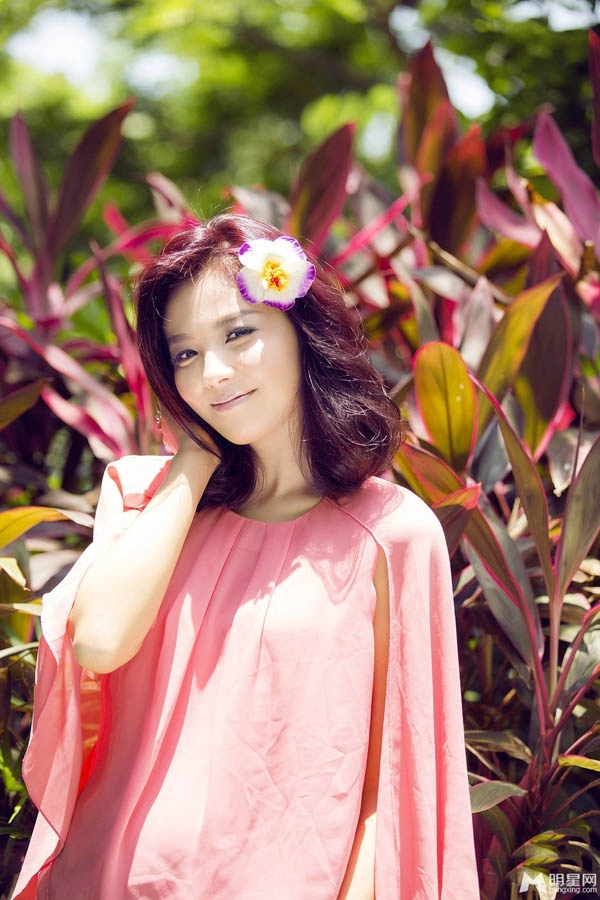 Ngắm nụ cười duyên quyến rũ của lưu đào