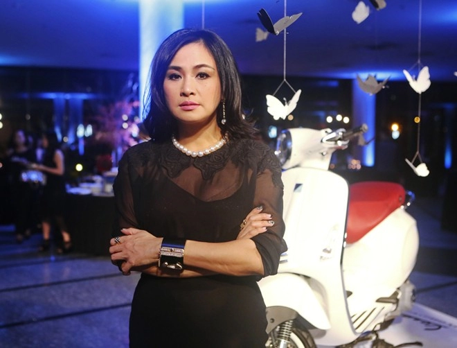 Ngắm sao việt khoe dáng bên vespa primavera mới