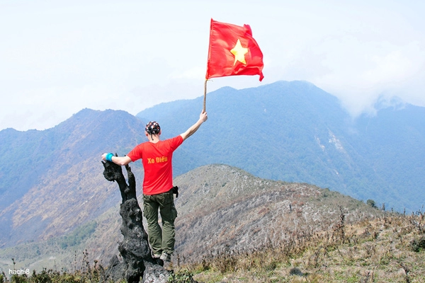 Ngày đầu xuân chinh phục đỉnh núi lưng ngựa tà chì nhù