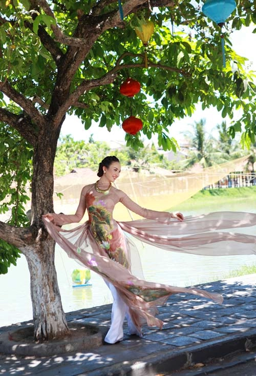 Ngọc diễm mỏng manh như tơ