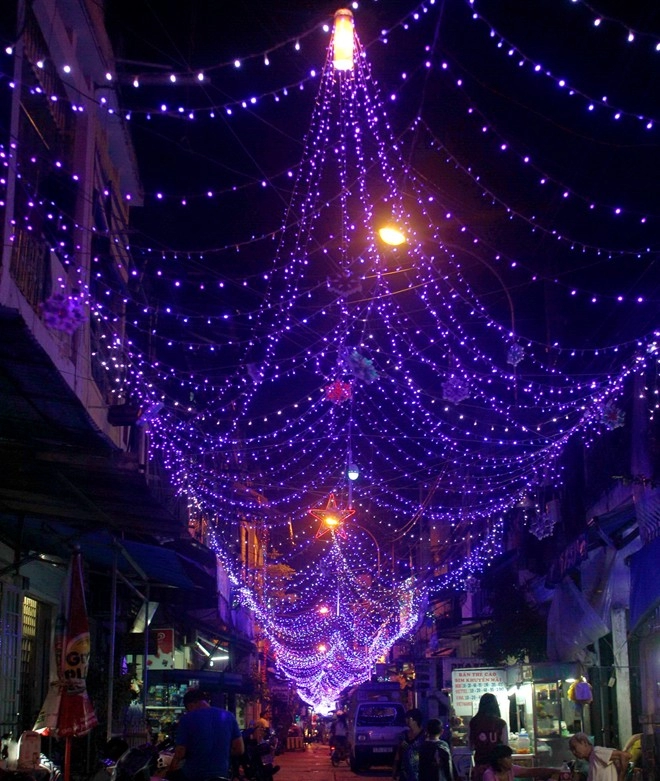 Những con hẻm ở sài gòn rực rỡ mùa noel