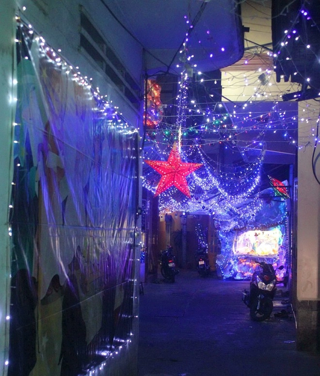 Những con hẻm ở sài gòn rực rỡ mùa noel