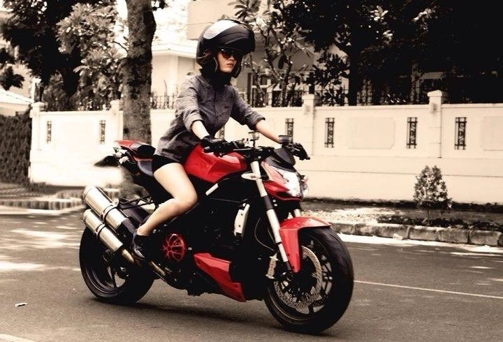 Phỏng vấn nữ biker 9x đam mê xe môtô phân khối lớn